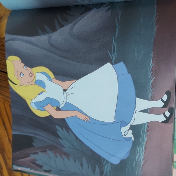 Disney Alice in Wonderland Curiouser and Curiouser - Picture 9 of 12